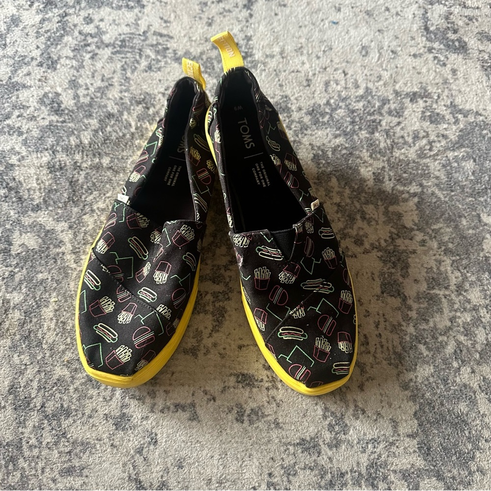 EUC Toms Women’s Venice Collection-sz 9–hamburger/hot dog/fries